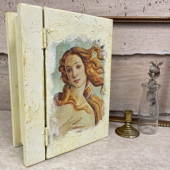 Small unique upcycled wood chest for jewelry and letters_ Home decoration - Picture 1 of 6